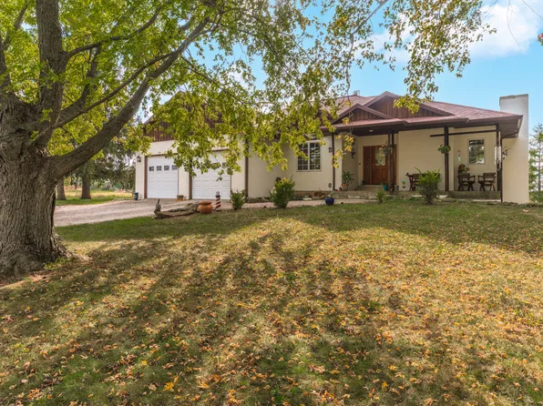 8621 E 2100 North Rd, Carlock, IL 61725