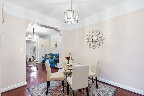 Sold by RE MAX Team | media 27