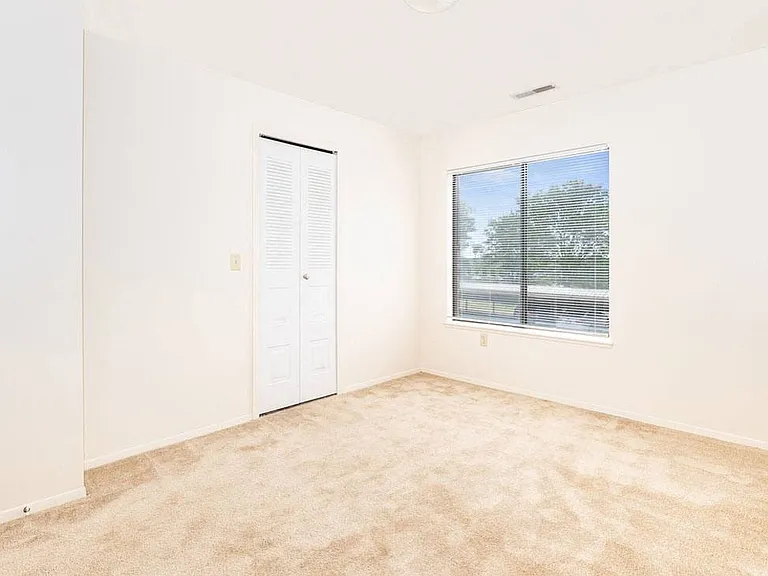 Oak Shores Apartments — Photo 62