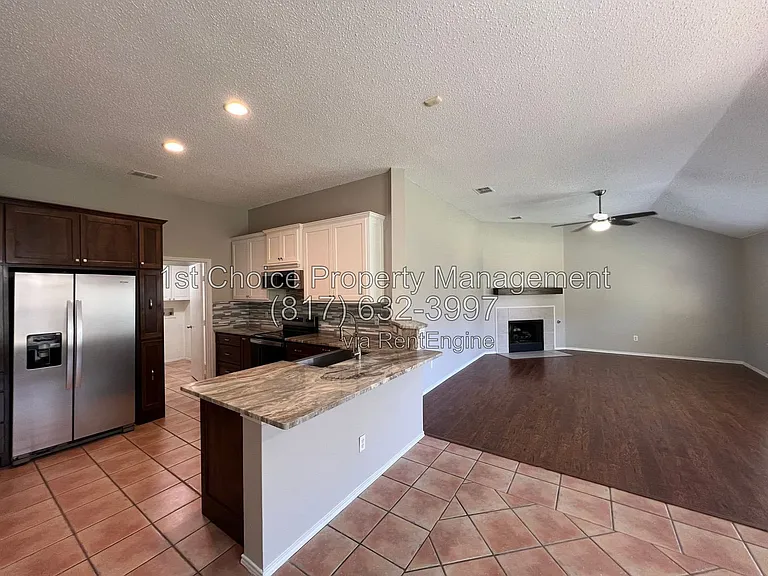 304 E Clover Park Dr — Photo 10