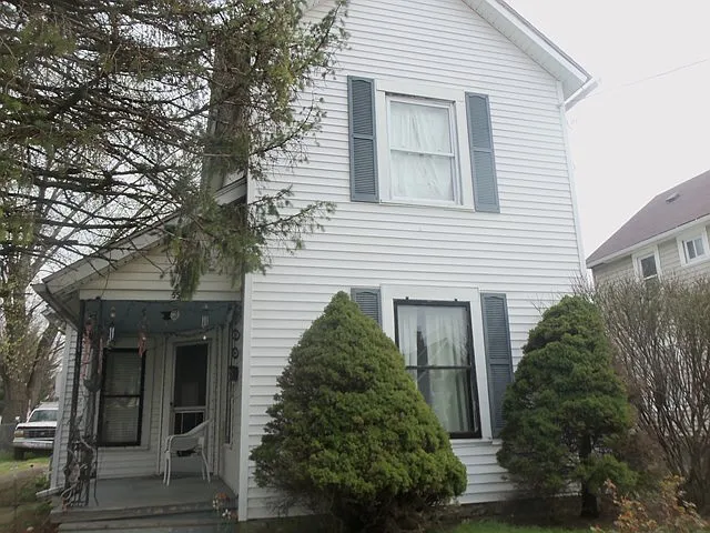 554 Davids St photo 1
