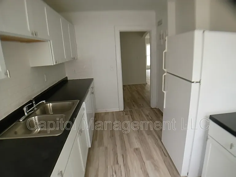 316 W Saginaw St #1/2 — Photo 13