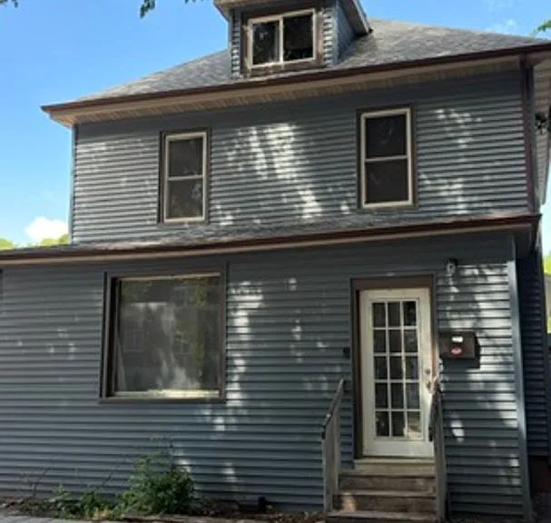 1114 N University Dr — Photo 1