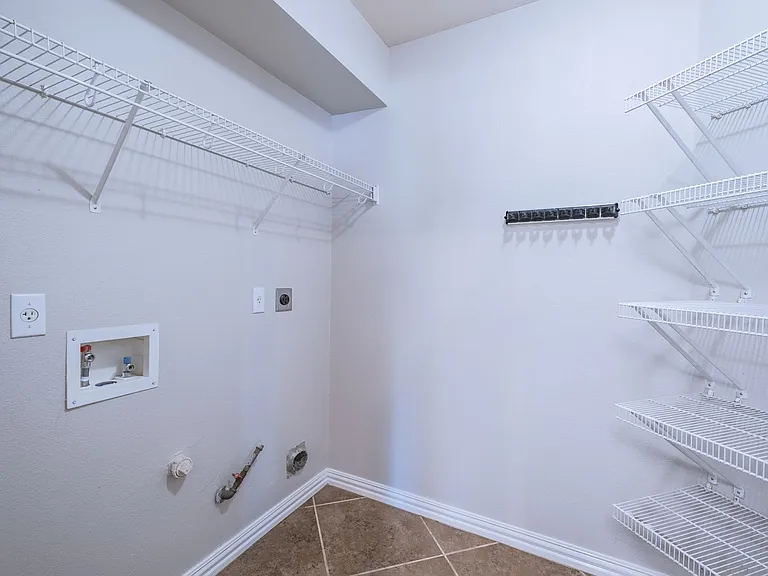 645 Fort Thomas Pl — Photo 18