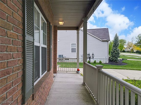 3rd image of 221 Gatwick Grove Cir