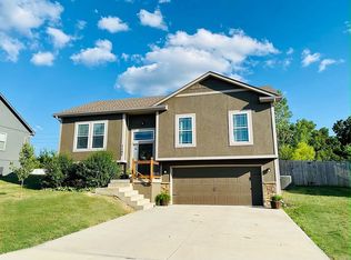 1107 SW 10th Ter, Oak Grove, MO 64075