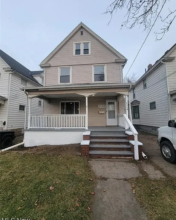 1118 W 8th St