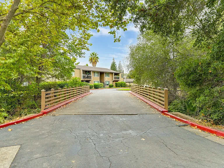 Rollingwood Condominium Rentals — Photo 35