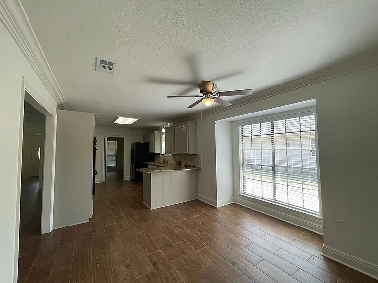 5016 Five Forks Dr — Photo 3