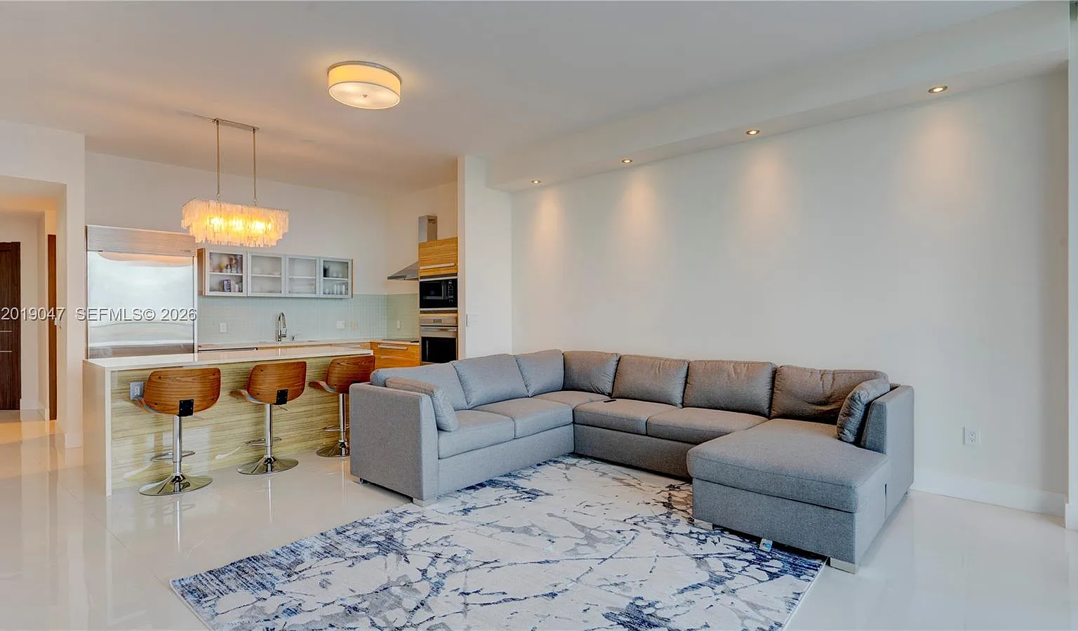 1 bed, 2.0 bath, 1146 sqft, $6,498 — Photo 2