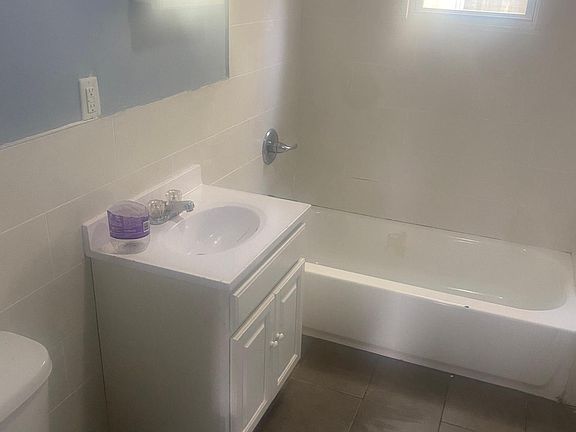 4th image of 75 Columbia Ave Floor 1