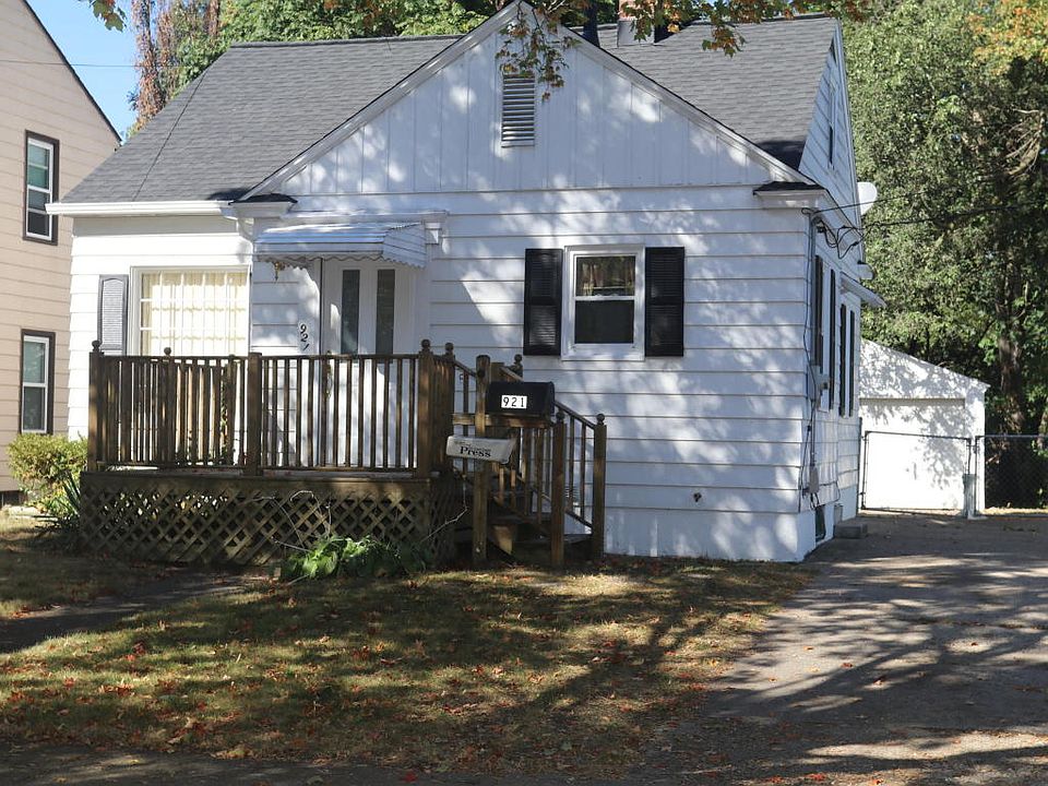 1st image of 921 Dickinson St SE