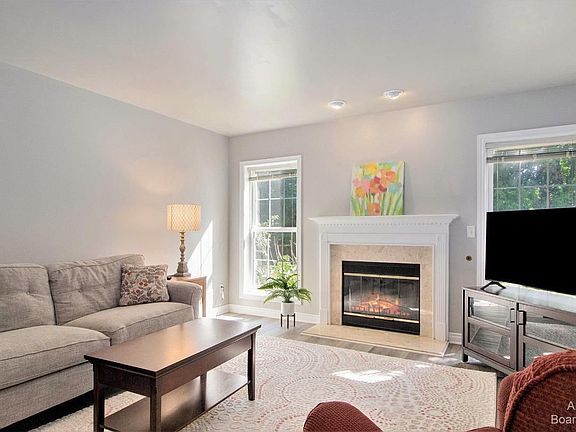2nd image of 5609 Hampshire Ln