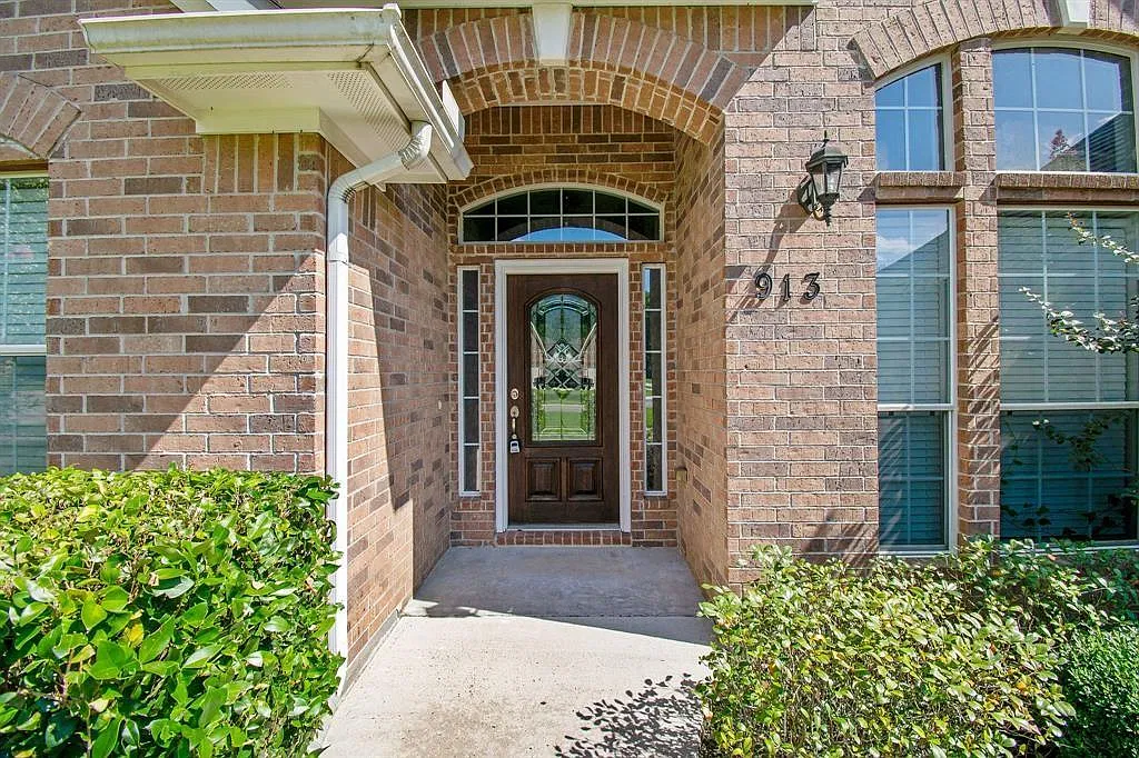 3 bed, 2.0 bath, 2007 sqft, $2,200 — Photo 4