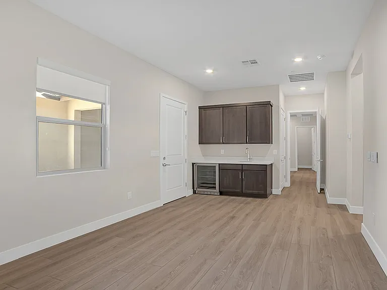 349 Tigullio Ave — Photo 15
