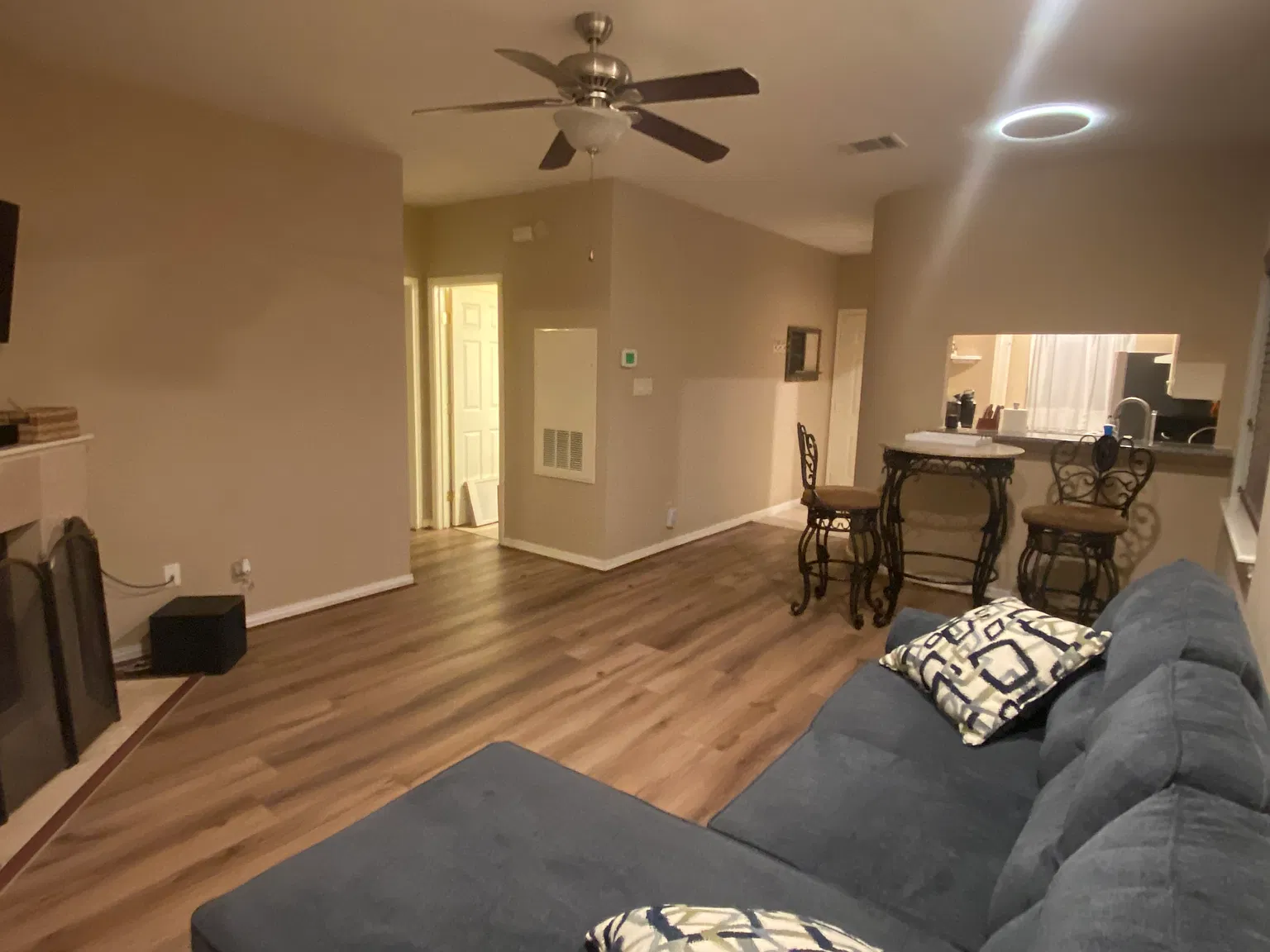 2 bed, 950 sqft, $1,675 — Photo 2