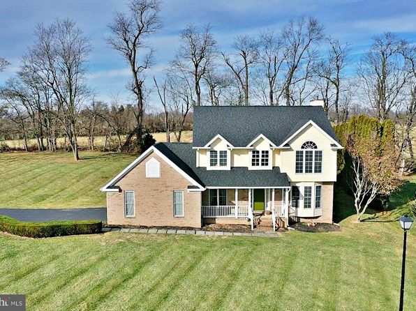 901 Sawgrass Dr Charles Town Wv 25414 Zillow