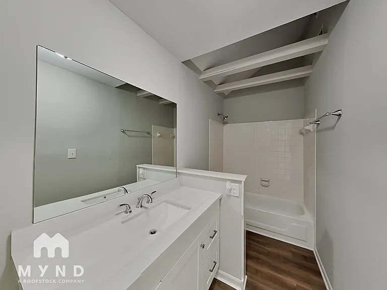 947 Mainstreet Lake Dr — Photo 11