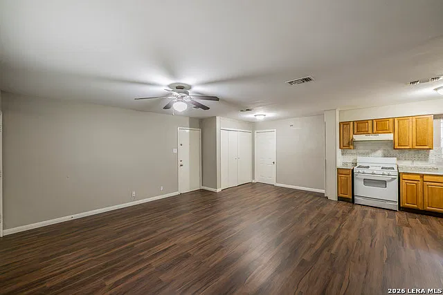 3 bed, 1.0 bath, 1270 sqft, $1,395 — Photo 2