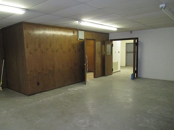 3rd image of 1925 Lee St