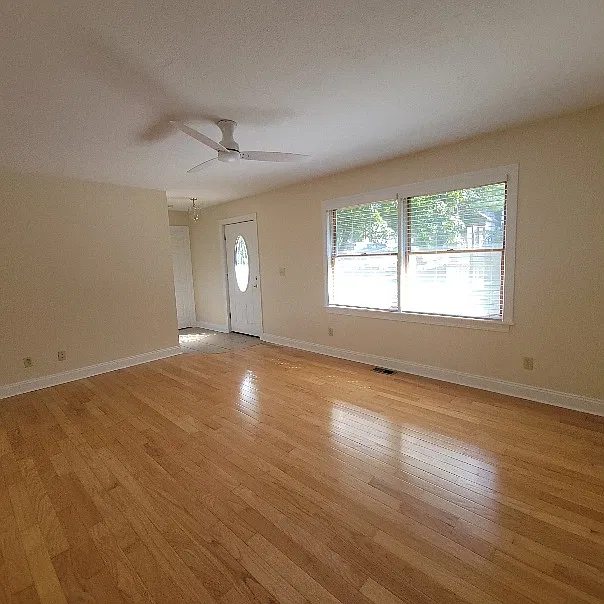 26 W Main St
