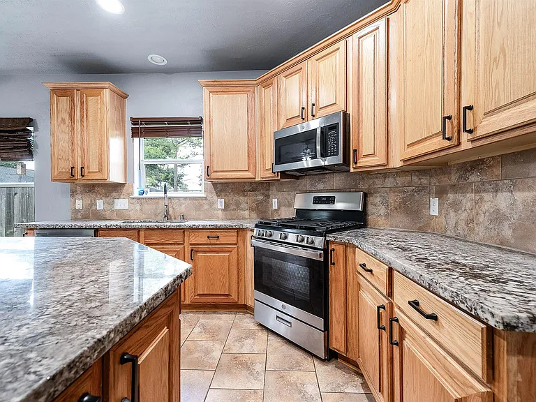 3720 Armand Dr — Photo 18