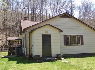 1127 Cascade Dr, Pembroke, VA 24136