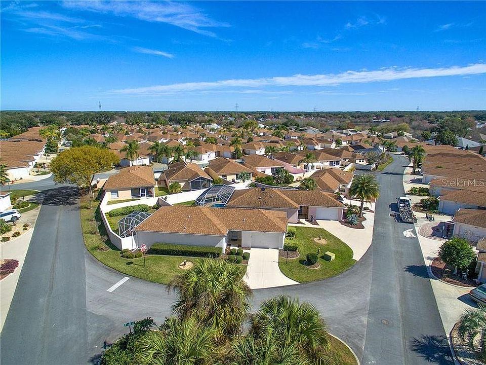 This Villa is an end unit, large beautiful yard and tall private fenced back yard with a private island and street in the front. Active community of Villagers and near Sumter and Spanish Springs