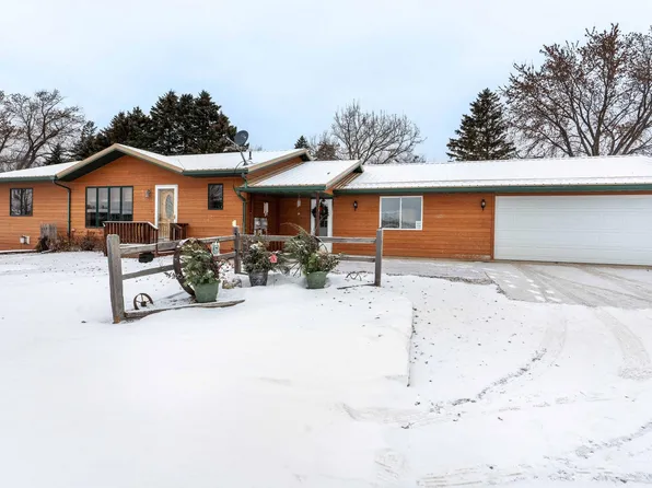 702 Meeker Ct NW, Evansville, MN 56326