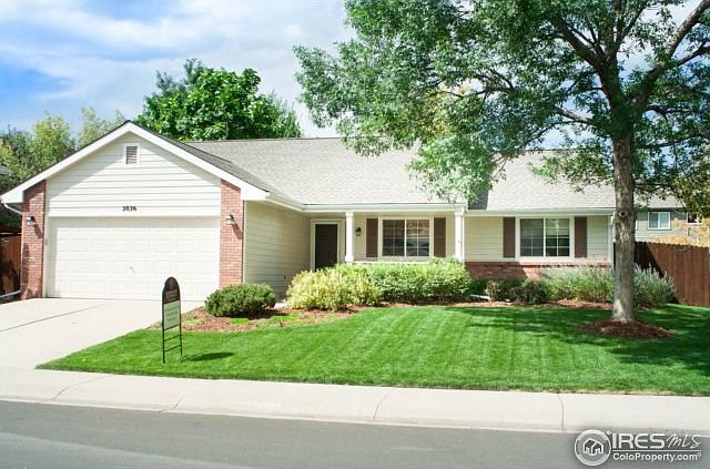 Beautiful Ranch with mature landscaping!