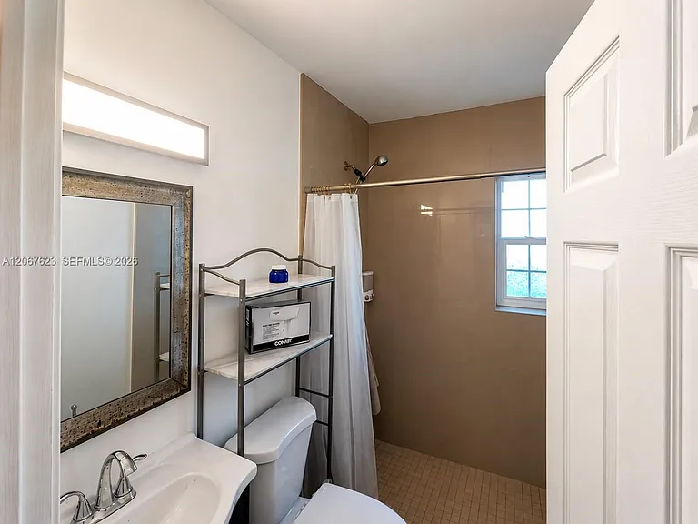1639 Hayes St #1 — Photo 8
