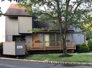 97 Sycamore Ct, Basking Ridge, NJ 07920