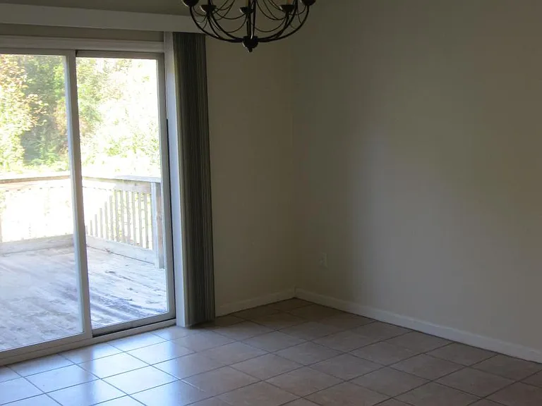 111 Luke Ct — Photo 6