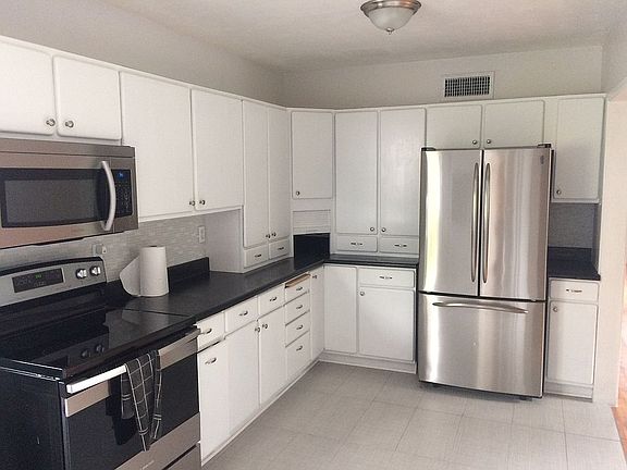 2nd image of 8807 Menaul Blvd NE
