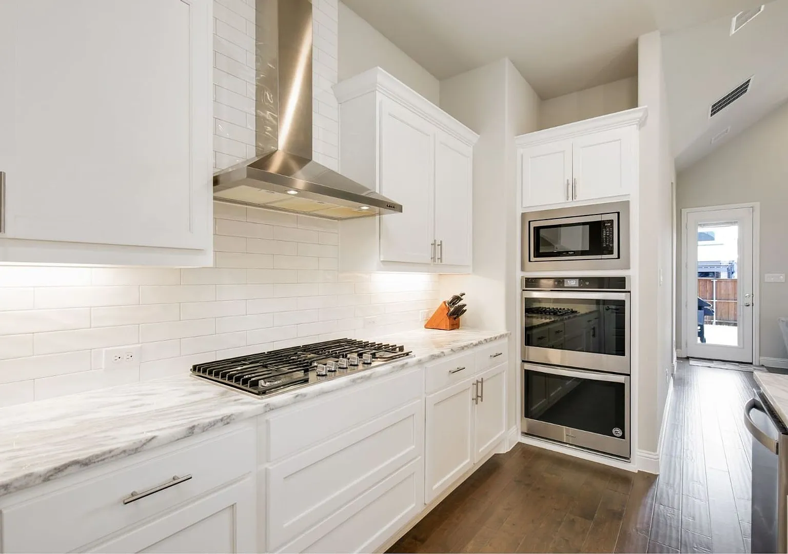 This 2019 built house has all you need! Location! — Photo 4