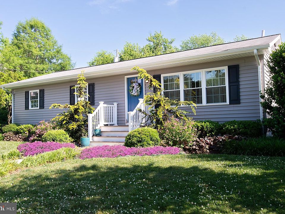 1st image of 412 Salmon Ave