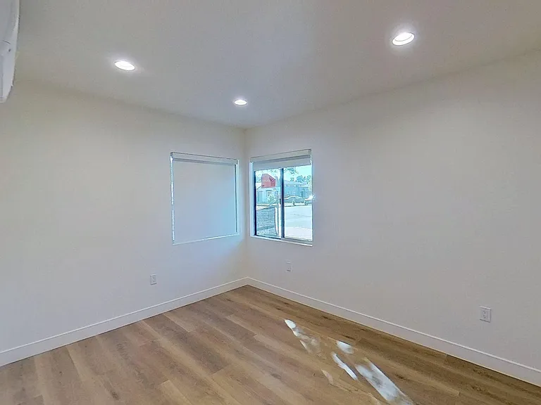 829 N Garfield St — Photo 13