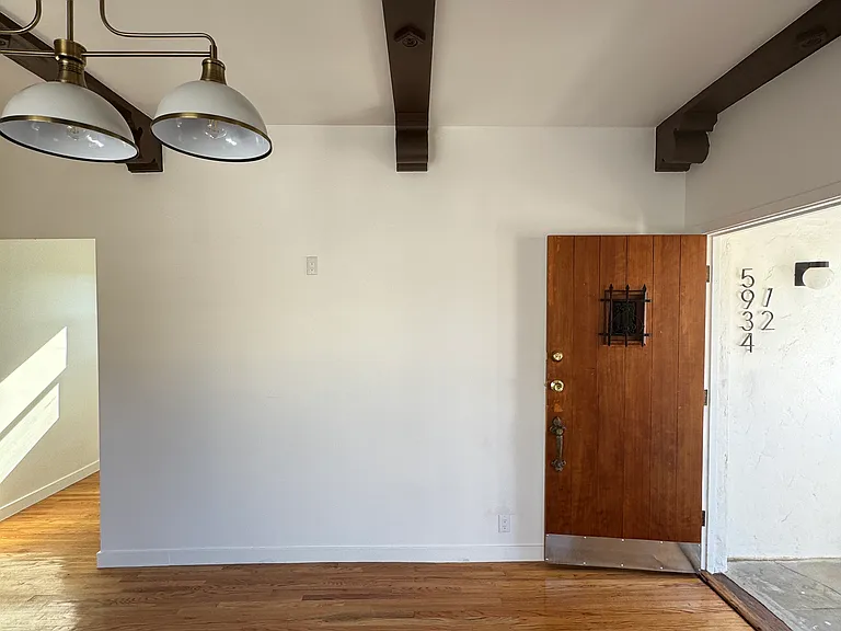 5930 Willoughby Ave #5934-1/2 — Photo 2