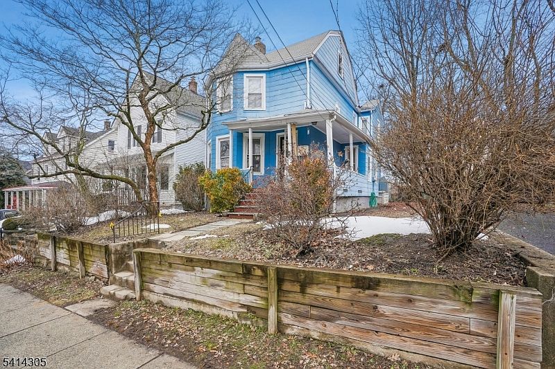 1st image of 68 Chestnut St