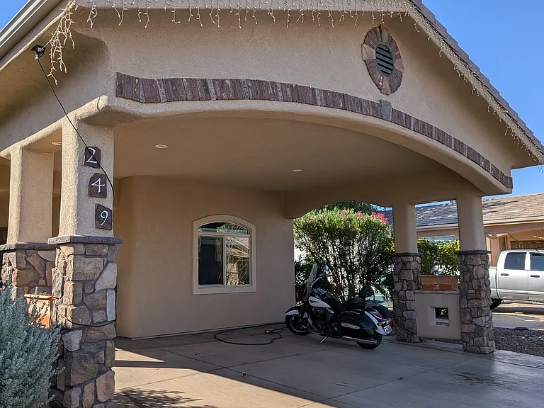 2990 E Riverside Dr — Photo 1