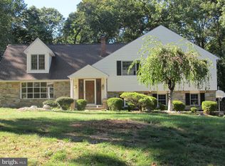 230 Foxcroft Rd, Broomall, PA 19008