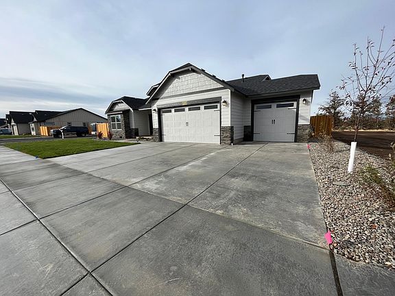 2nd image of 3237 NW Canyon Dr