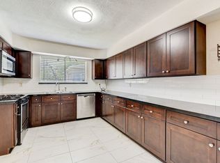 10526 Huntington Way Dr, Houston, TX 77099