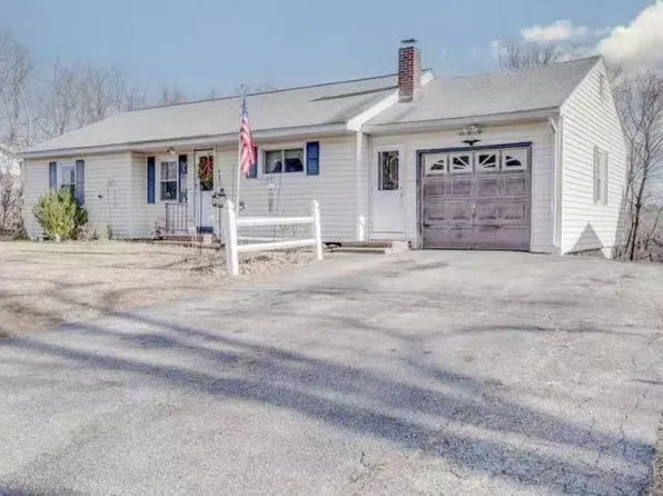 22 Greenlay St, Nashua, NH 03063