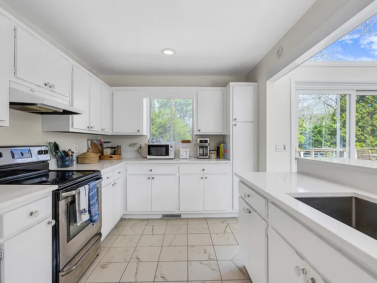 10 Bailow Ln — Photo 13