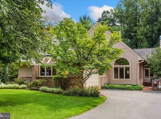 1608 Woodstock Ln, Reston, VA 20194