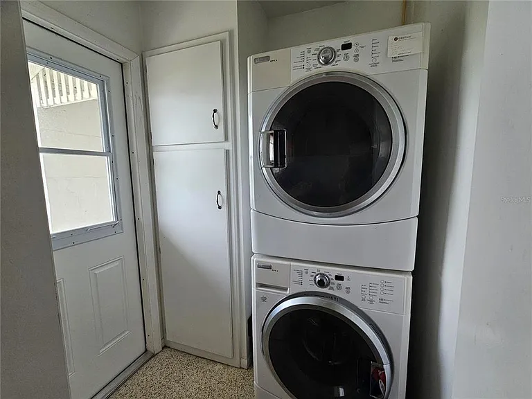 1703 Amhurst Cir — Photo 36