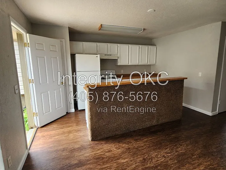 1315 Eastgate Dr — Photo 8