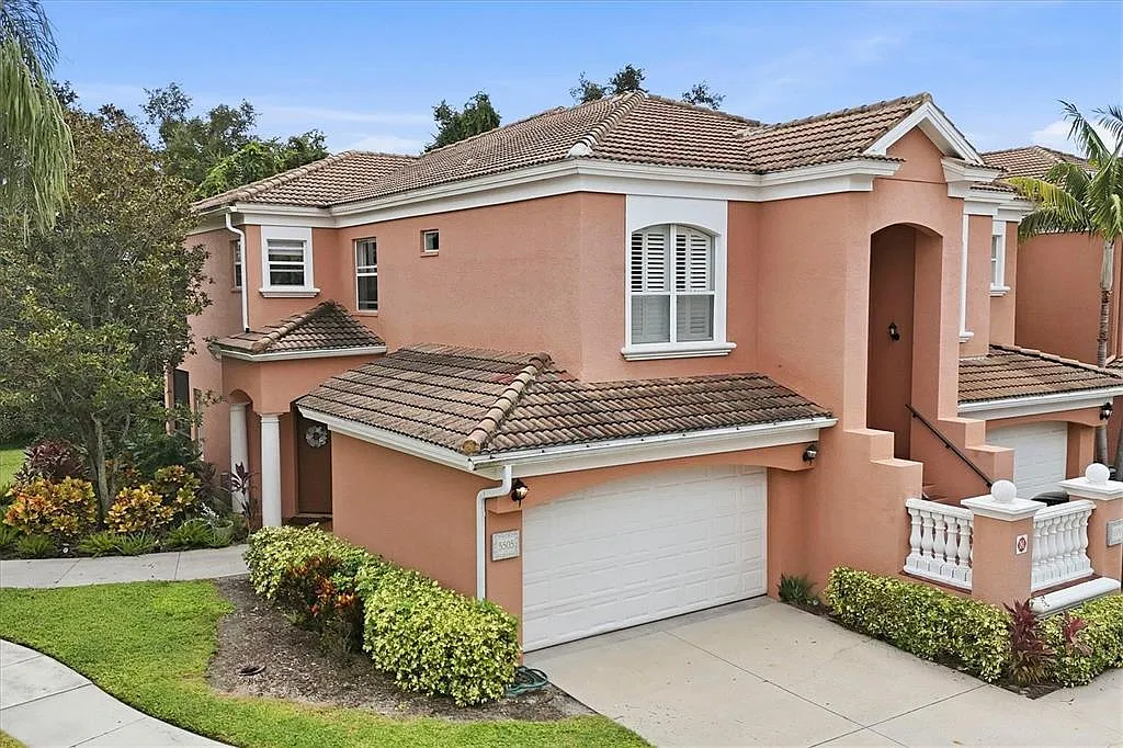 4 bed, 3.0 bath, 2039 sqft, $5,900 — Photo 2