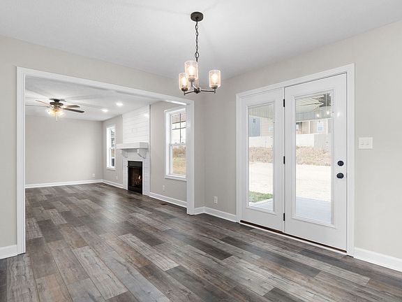 3rd image of 204 Wellington Dr